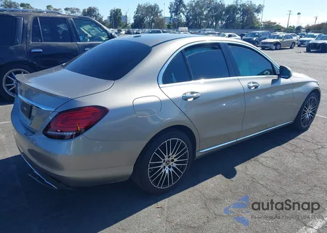2019 Mercedes-Benz C 300 z USA, uszkodzony, nr VIN 55SWF8DB9KU288560